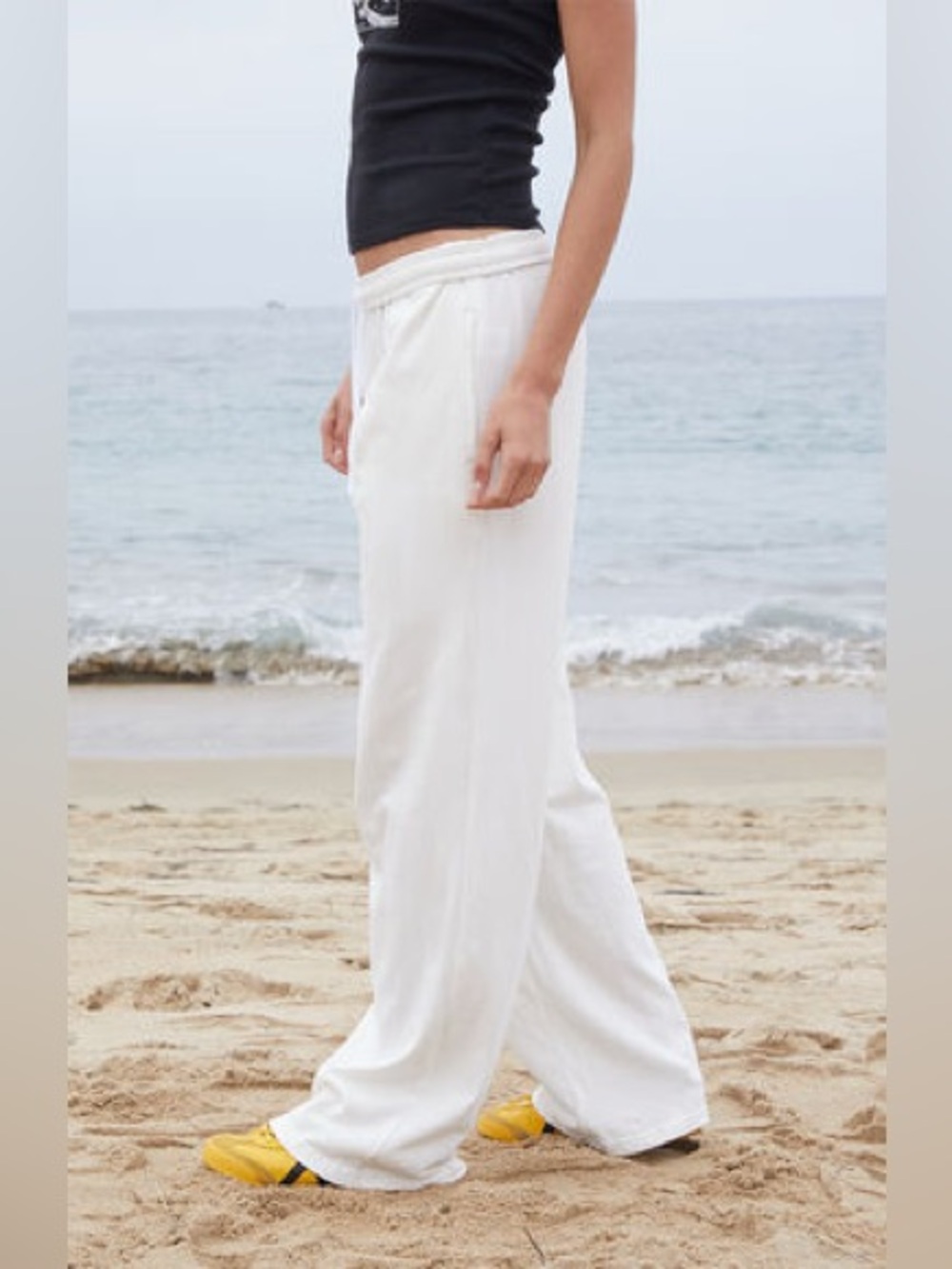 Brandy Melville John Galt white Anastasia sweats